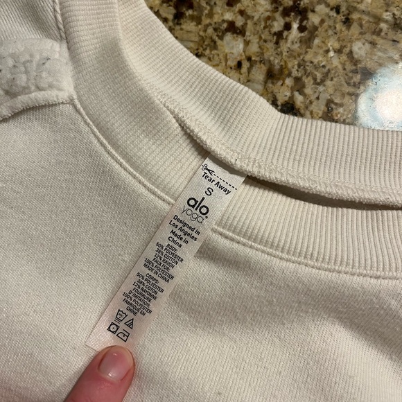 ALO Yoga White Sweatshirt - Picture 5 of 9